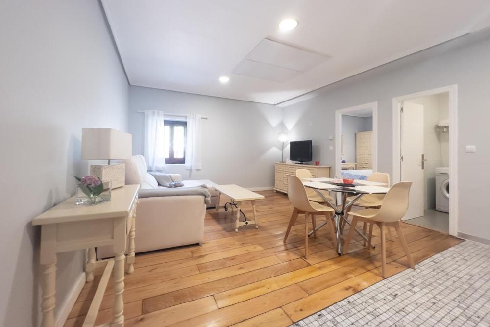 Cabezón de la Sal Apartamentos Santa Lucia מראה חיצוני תמונה