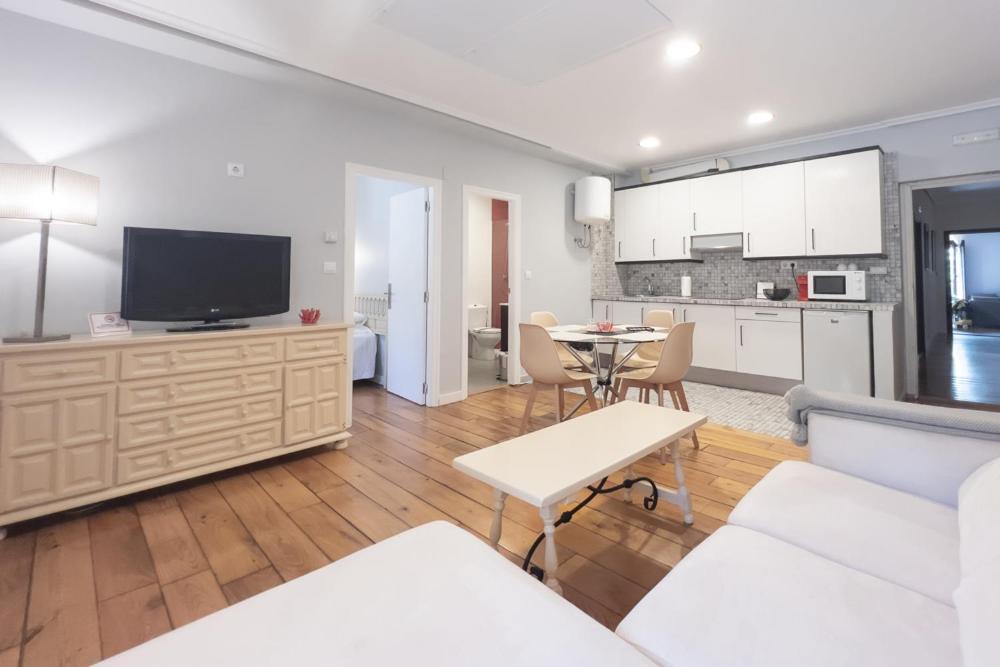 Cabezón de la Sal Apartamentos Santa Lucia מראה חיצוני תמונה