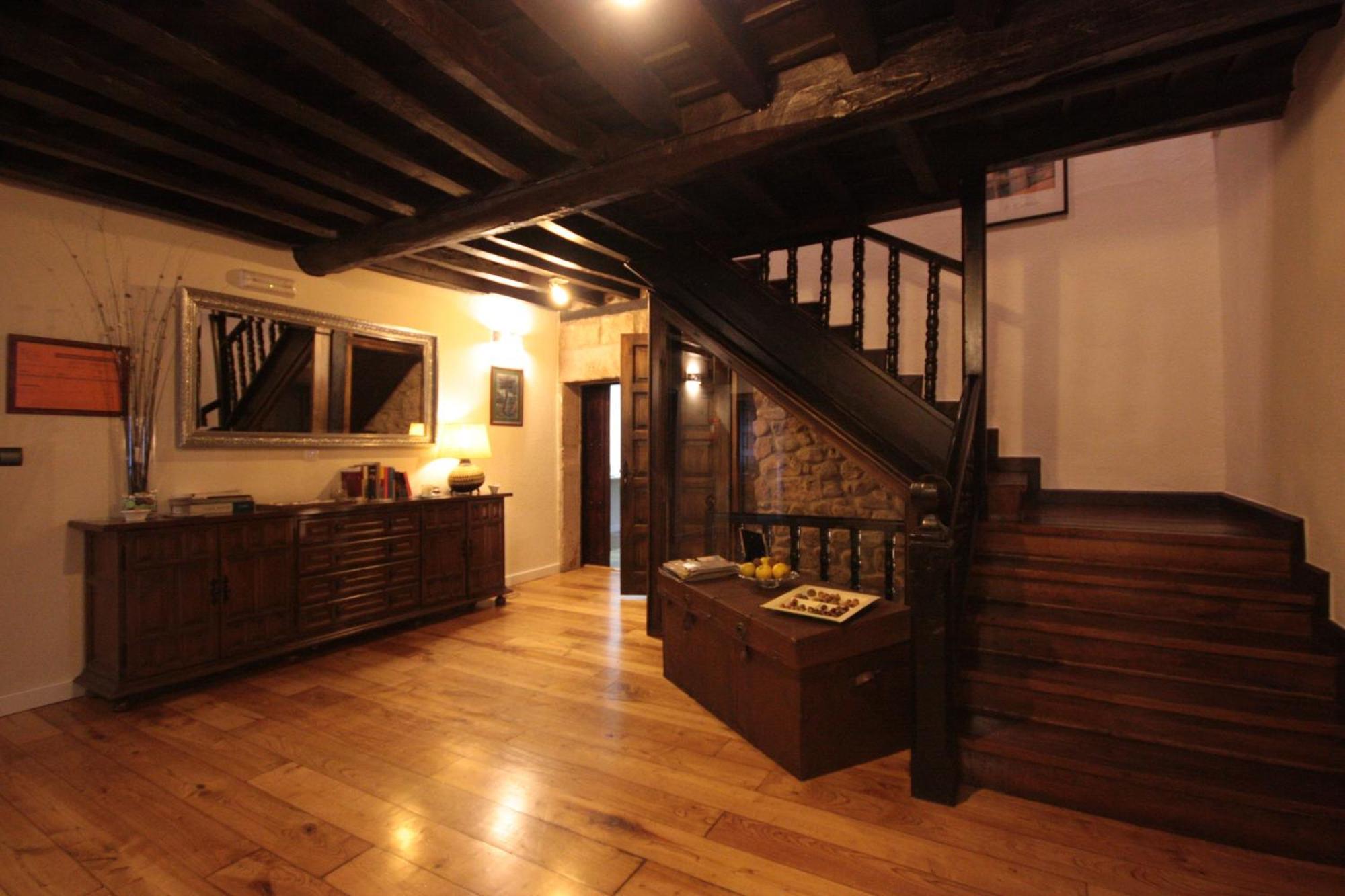 Cabezón de la Sal Apartamentos Santa Lucia מראה חיצוני תמונה