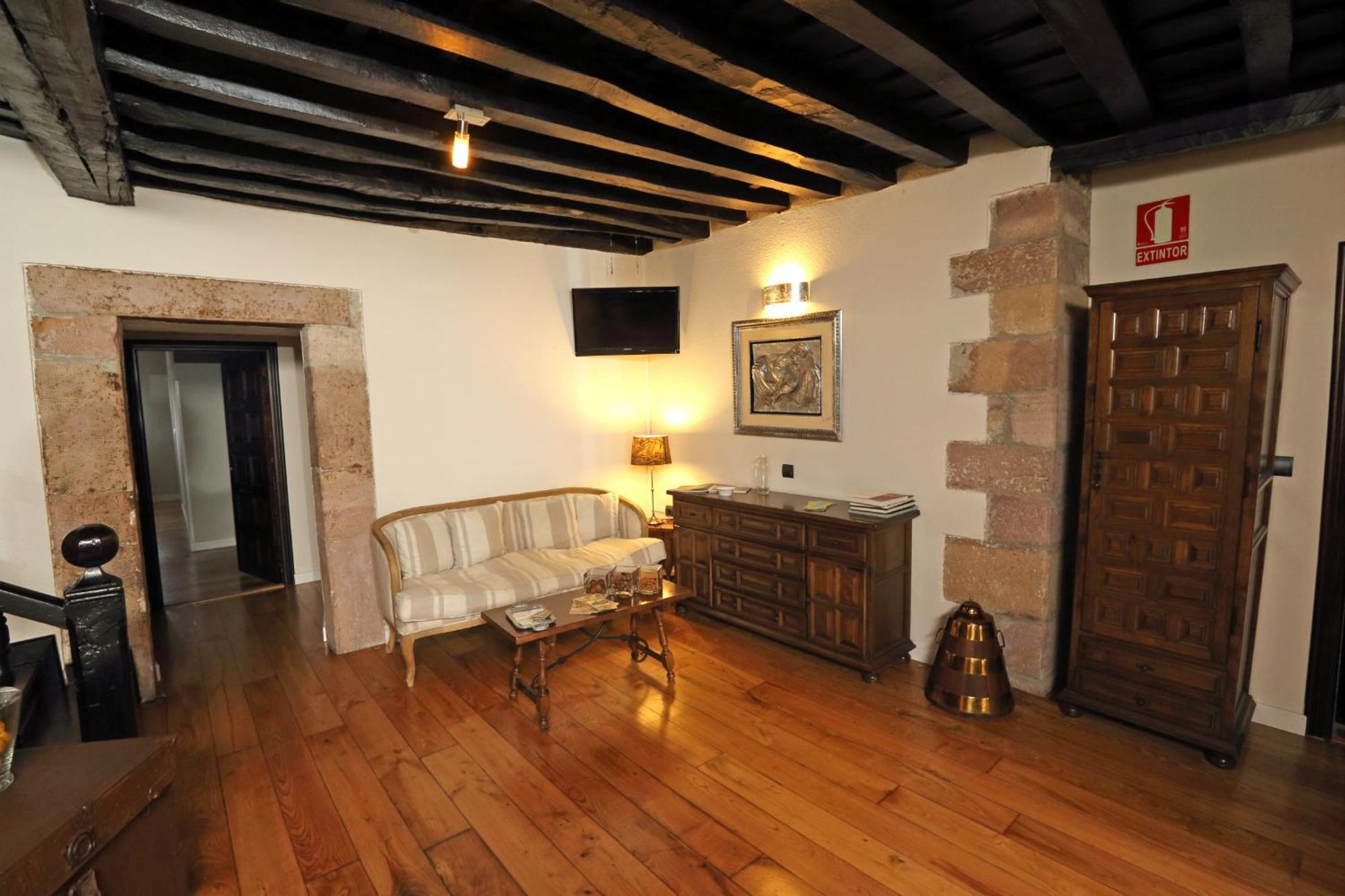 Cabezón de la Sal Apartamentos Santa Lucia מראה חיצוני תמונה